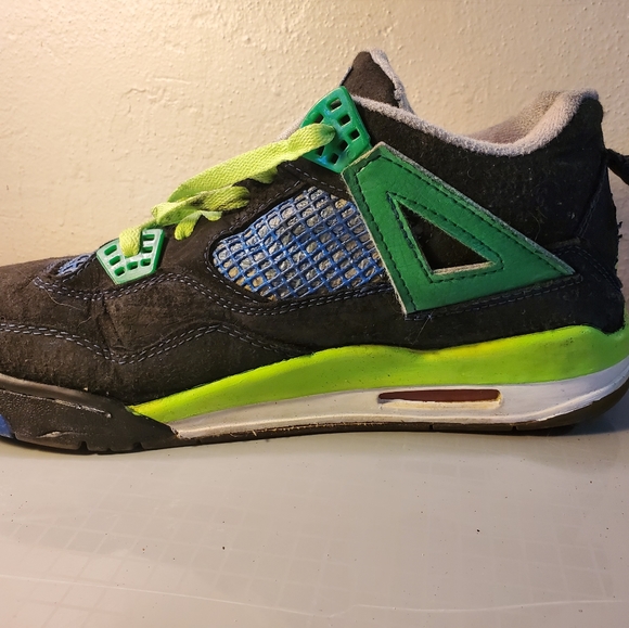 Air Jordan 4 Superman Shoes, 09-24-02 2417936 - Picture 4 of 11